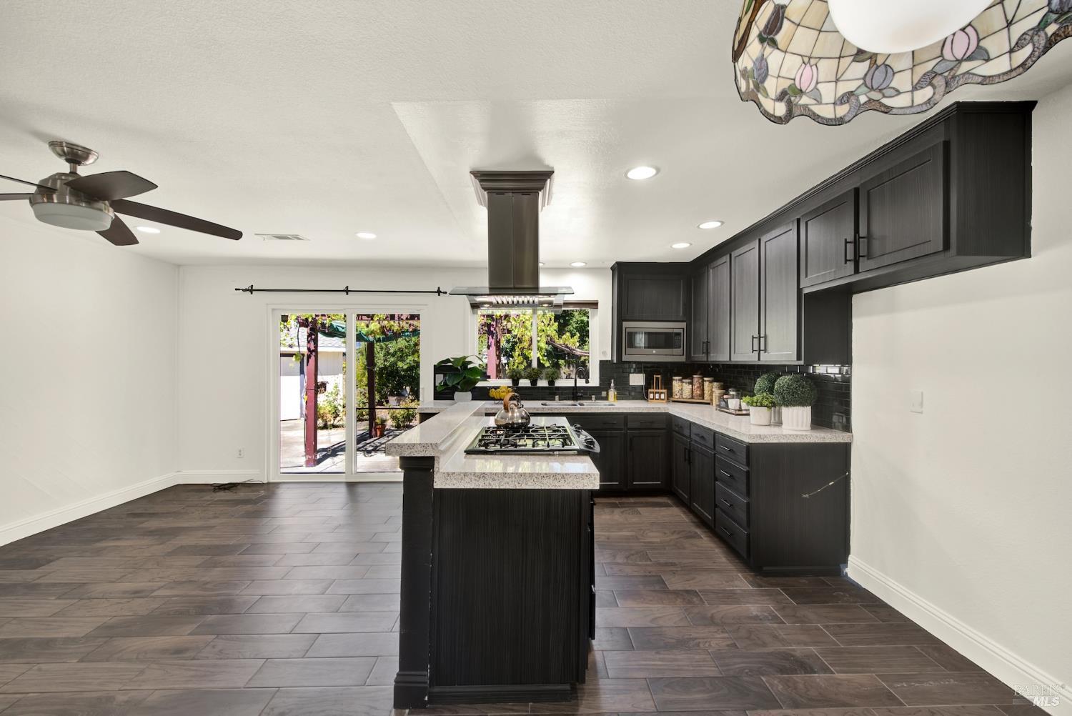 Detail Gallery Image 8 of 35 For 2796 Mankas Blvd, Fairfield,  CA 94534 - 3 Beds | 2 Baths