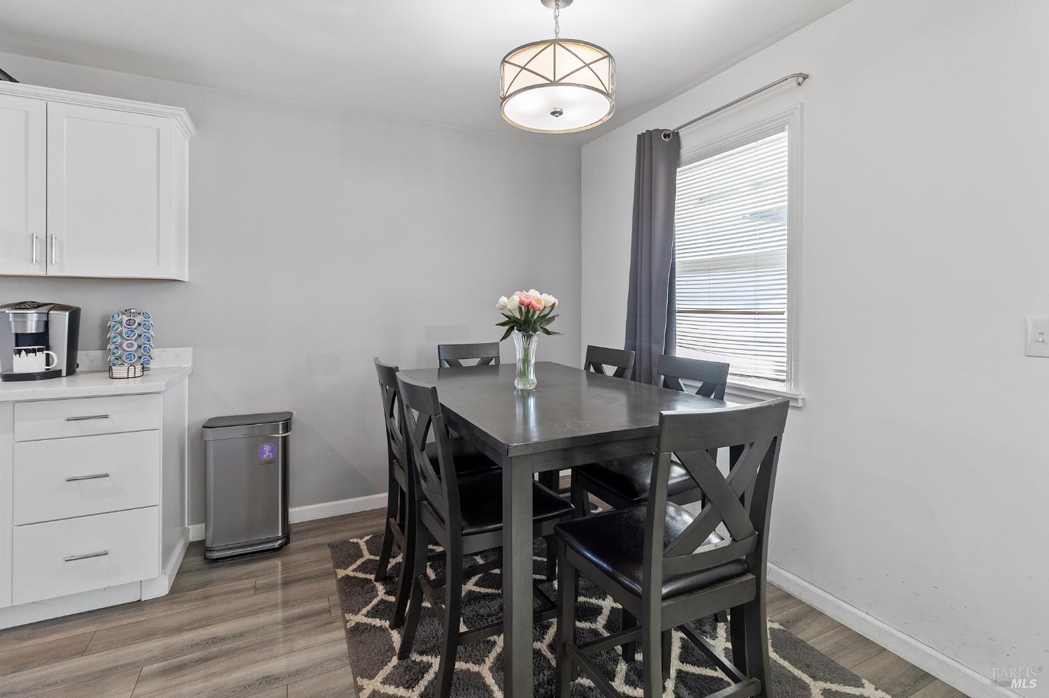 Detail Gallery Image 4 of 33 For 1990 Griffin Dr, Vallejo,  CA 94589 - 3 Beds | 2 Baths