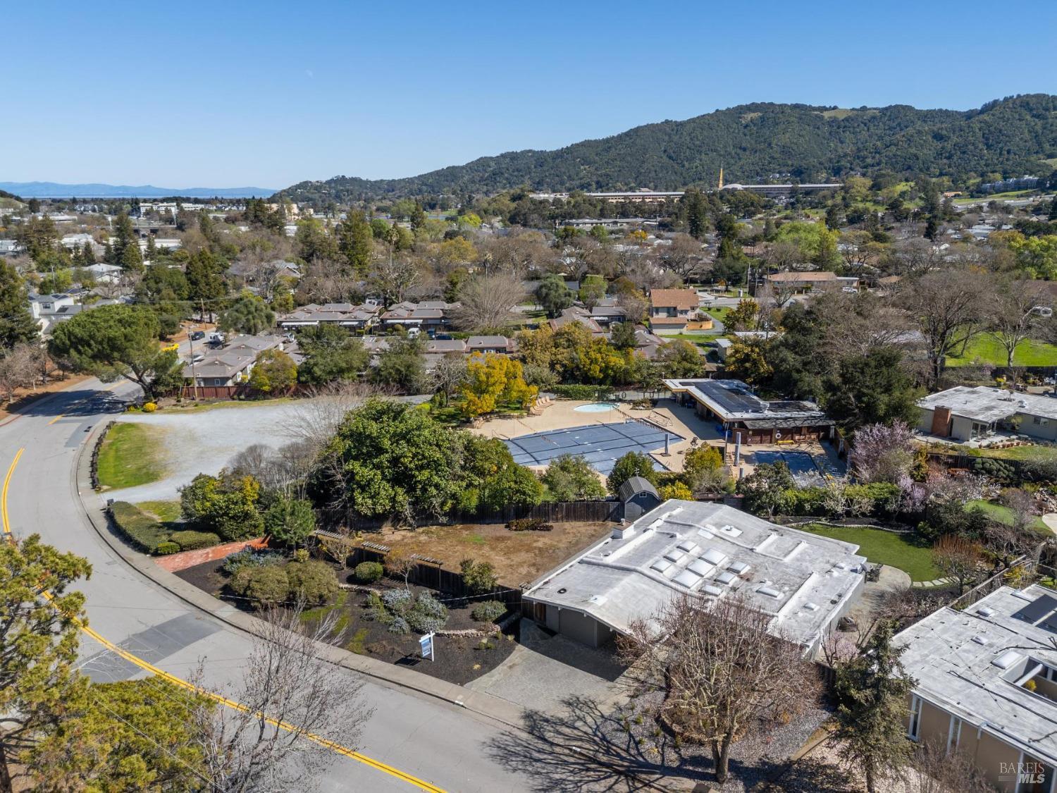 Detail Gallery Image 46 of 47 For 35 Golden Hinde Blvd, San Rafael,  CA 94903 - 4 Beds | 2 Baths