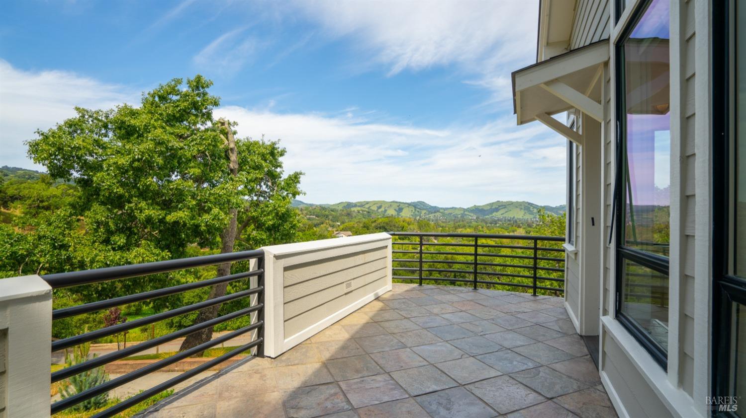 Detail Gallery Image 12 of 75 For 55 Wildwood Ln, Novato,  CA 94947 - 4 Beds | 4/1 Baths