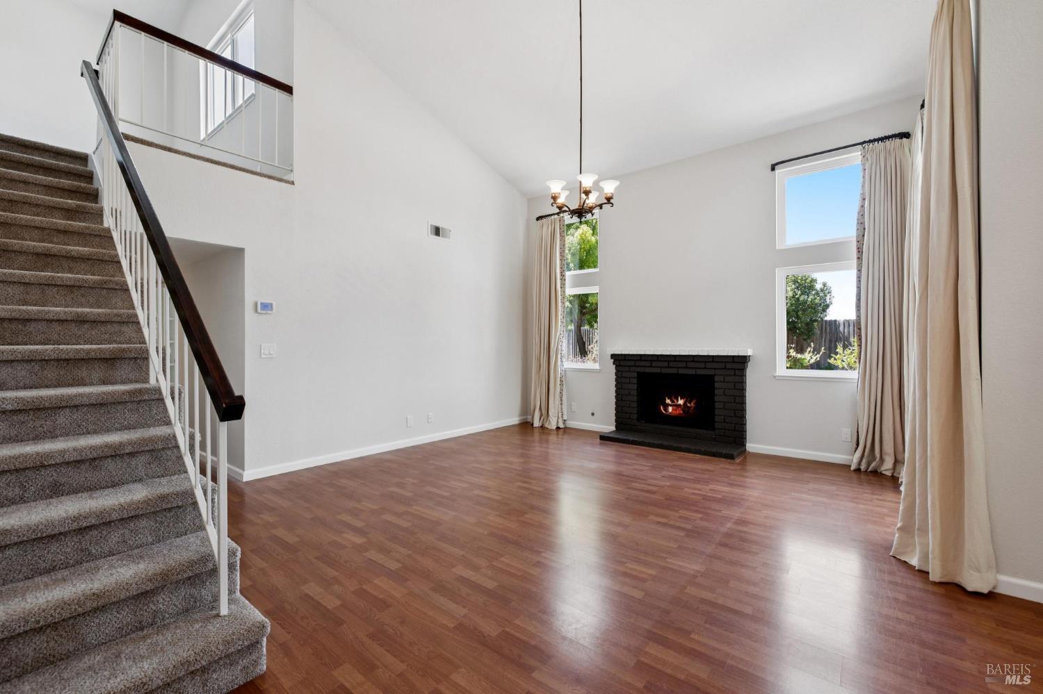 Detail Gallery Image 8 of 82 For 772 Barton Way, Benicia,  CA 94510 - 3 Beds | 2 Baths