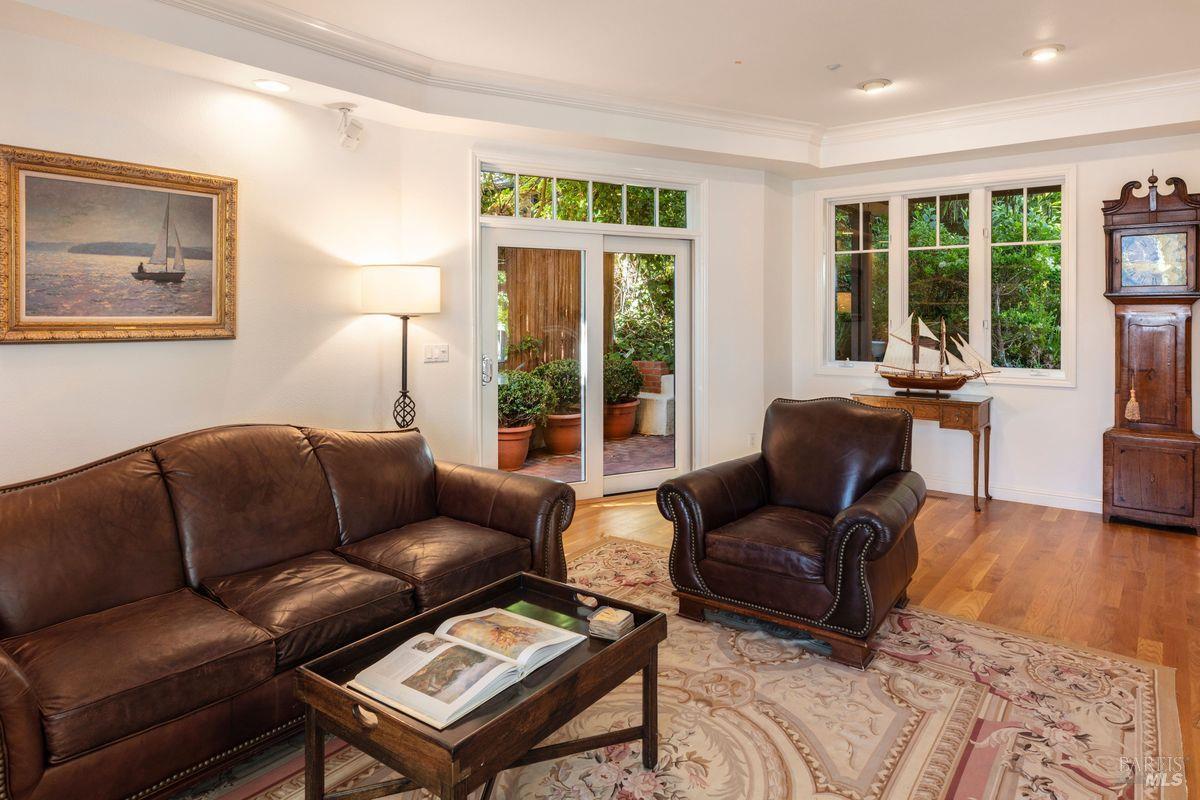 Detail Gallery Image 15 of 61 For 335 Golden Gate Ave, Belvedere,  CA 94920 - 4 Beds | 4/1 Baths