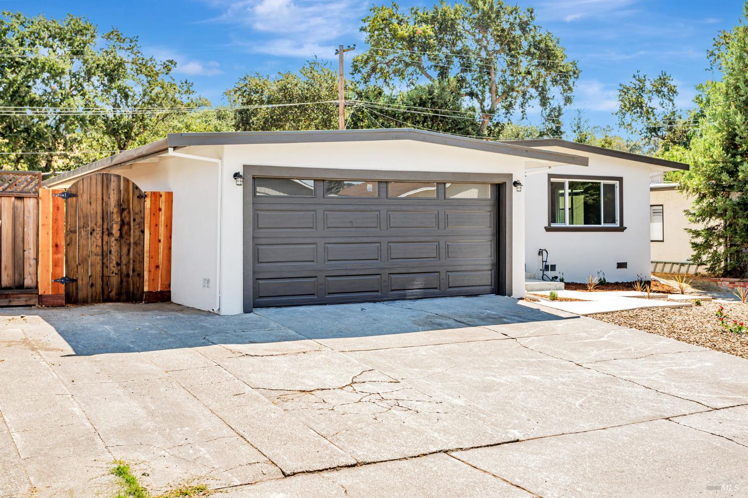 Detail Gallery Image 2 of 33 For 331 N West St, Vacaville,  CA 95688 - 3 Beds | 2 Baths