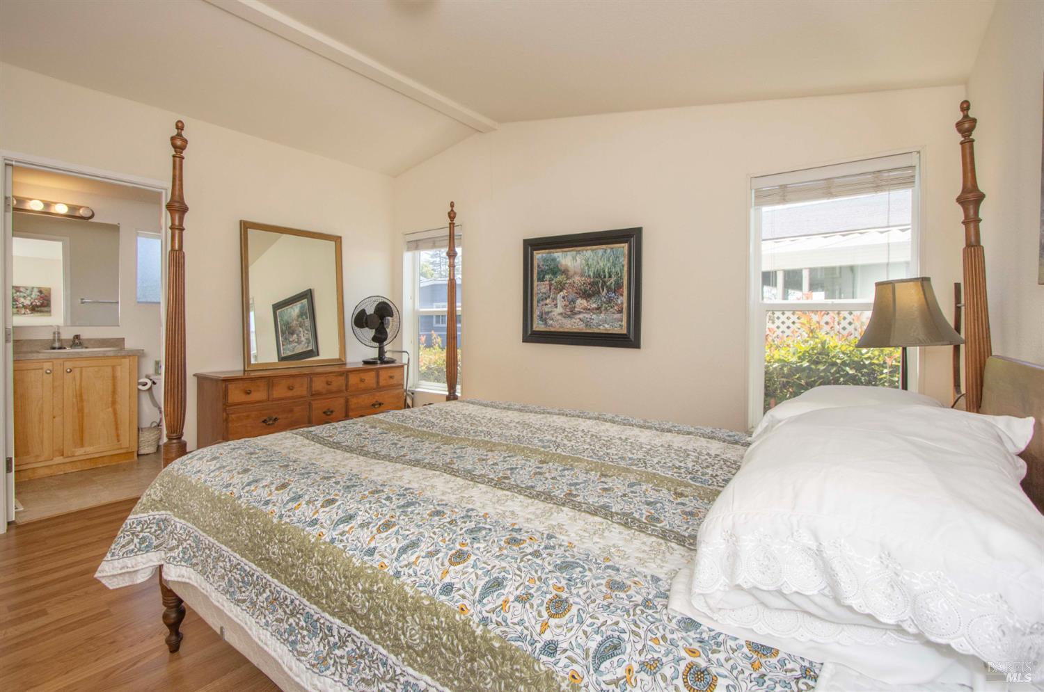 Detail Gallery Image 4 of 33 For 63 Oakwood Dr, Petaluma,  CA 94954 - 3 Beds | 2 Baths