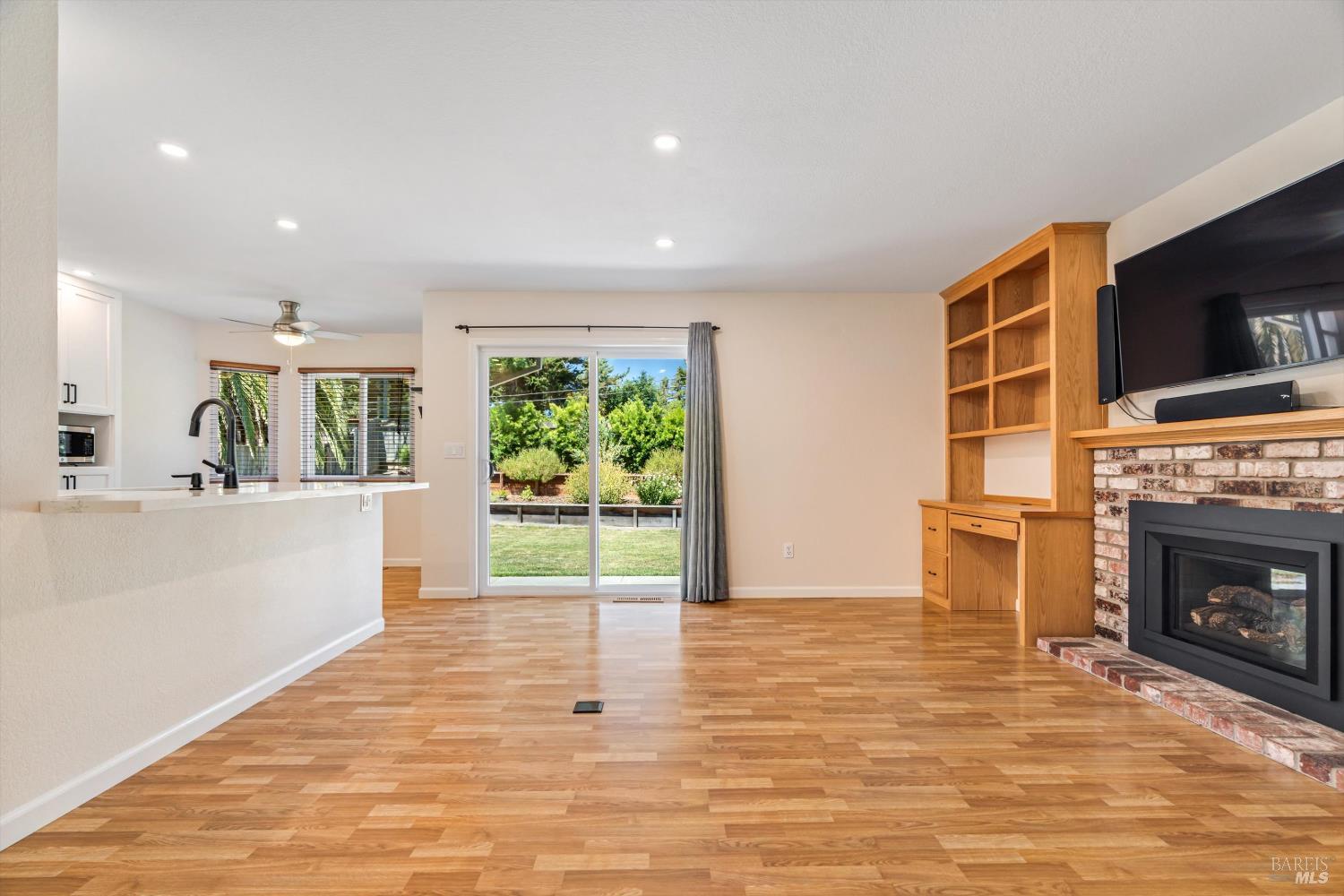 Detail Gallery Image 24 of 35 For 212 Mendelssohn Ct, Cotati,  CA 94931 - 3 Beds | 2/1 Baths
