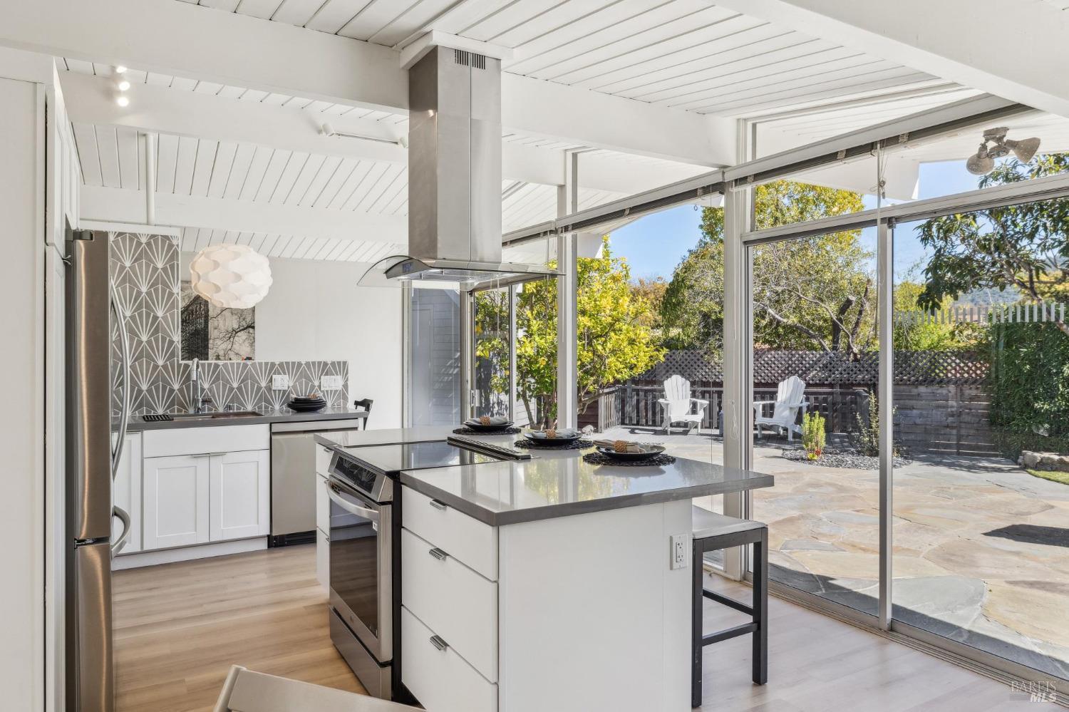 Detail Gallery Image 14 of 47 For 35 Golden Hinde Blvd, San Rafael,  CA 94903 - 4 Beds | 2 Baths