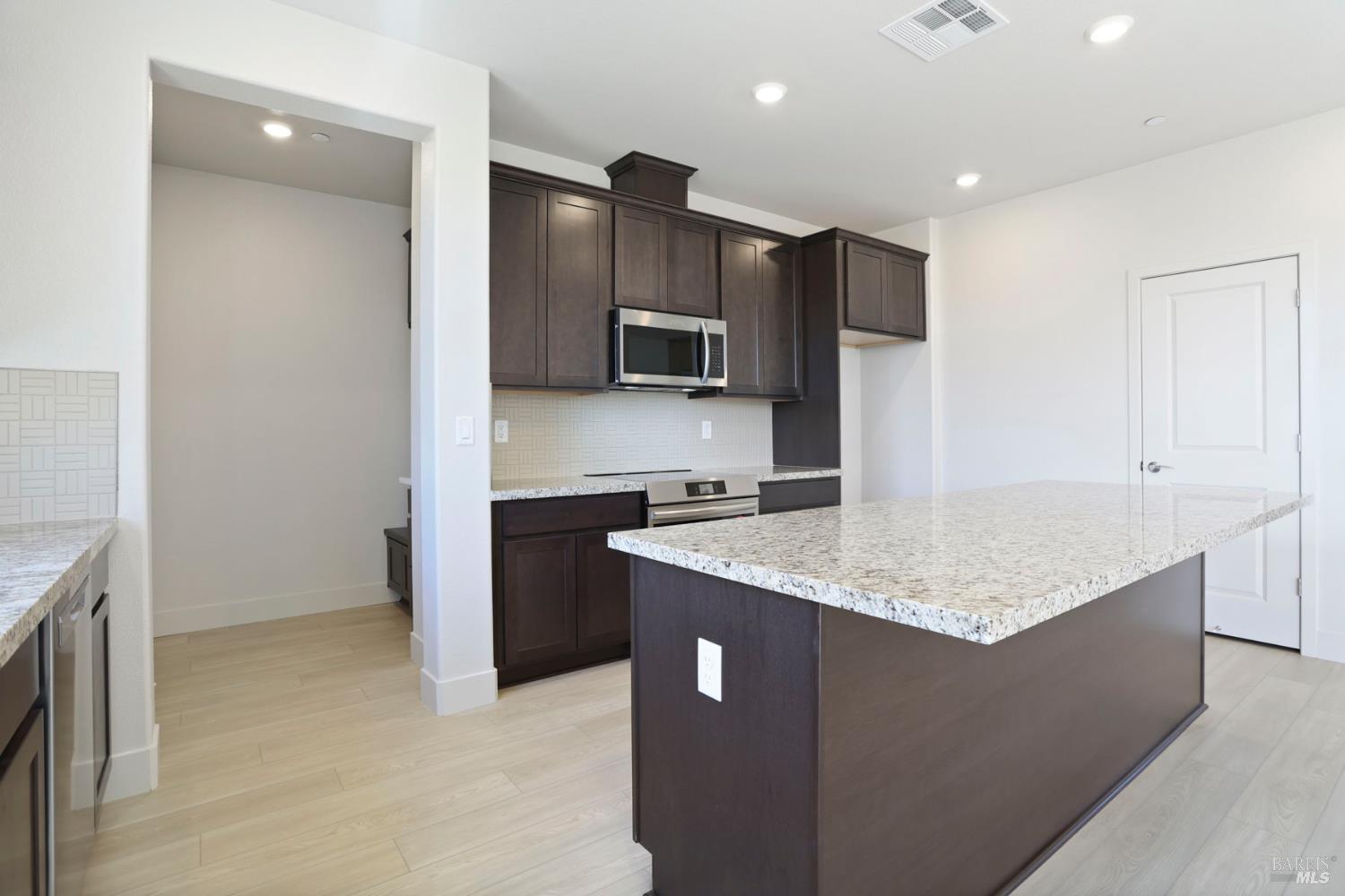Detail Gallery Image 5 of 28 For 973 Carrol Lot 18 Way, Vacaville,  CA 95687 - 3 Beds | 2 Baths