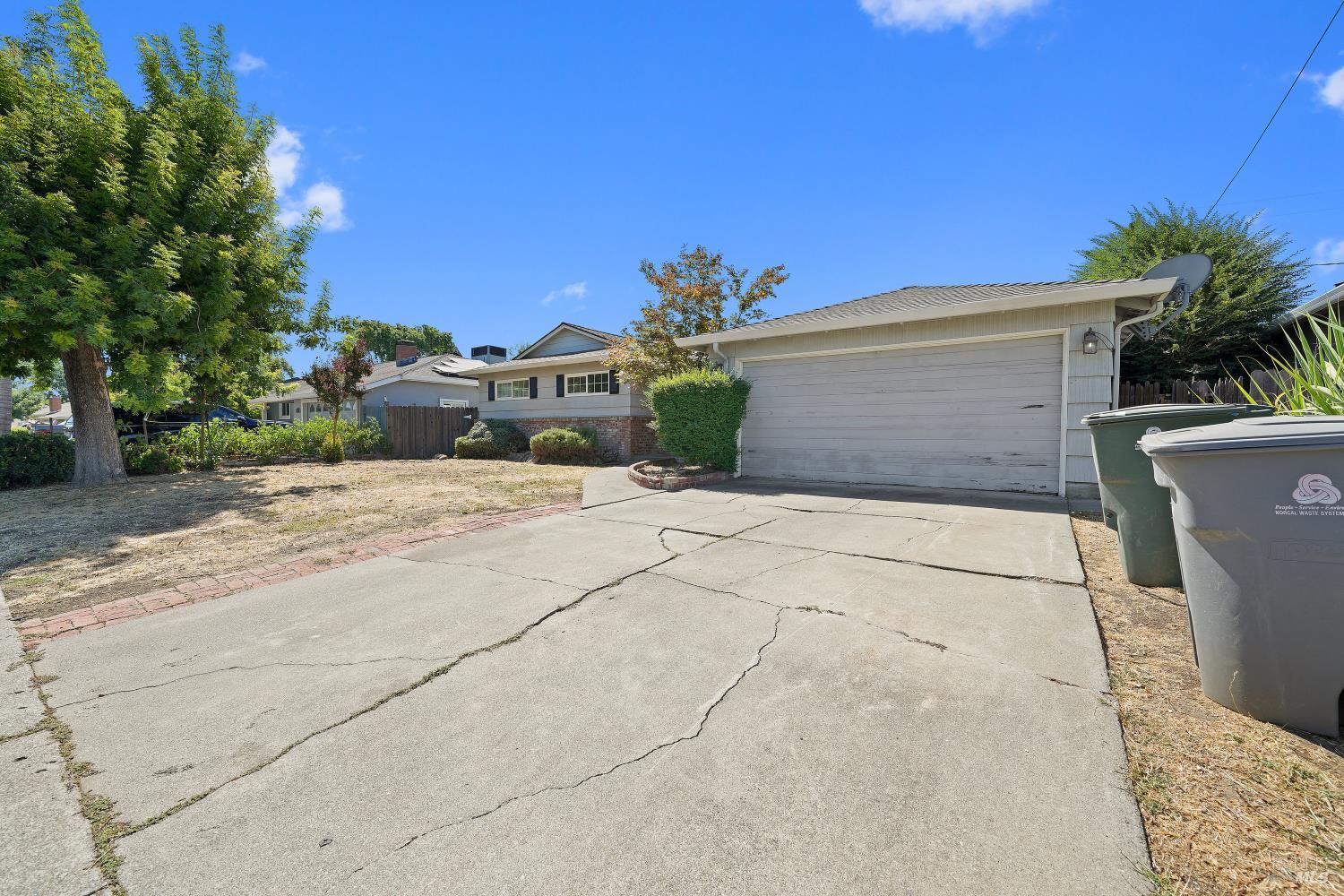Detail Gallery Image 3 of 42 For 621 W D St, Dixon,  CA 95620 - 3 Beds | 2 Baths