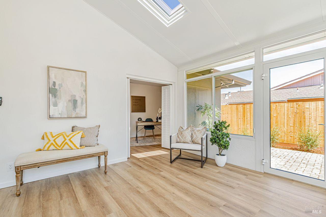 Detail Gallery Image 15 of 38 For 2180 Las Gallinas Ave, San Rafael,  CA 94903 - 3 Beds | 2 Baths