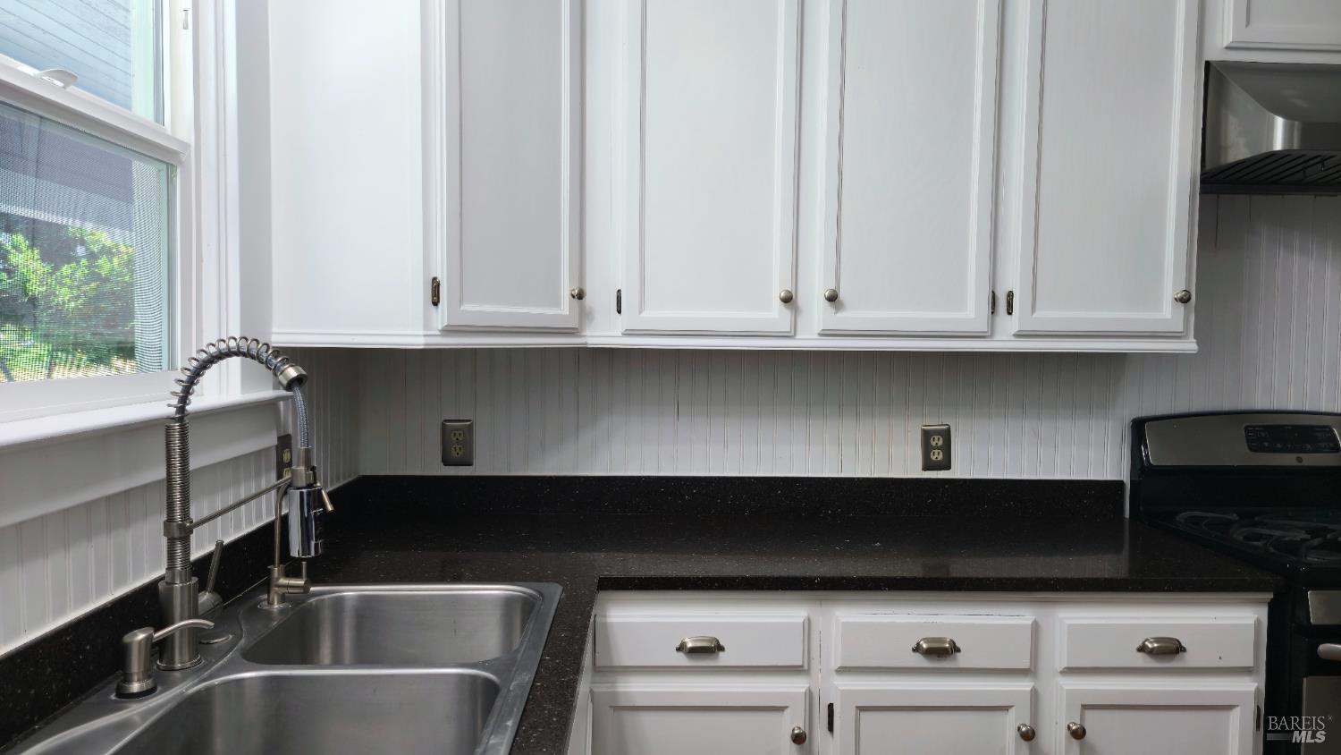 Detail Gallery Image 14 of 46 For 125 Adobe Rd, Penngrove,  CA 94951 - 4 Beds | 3/1 Baths