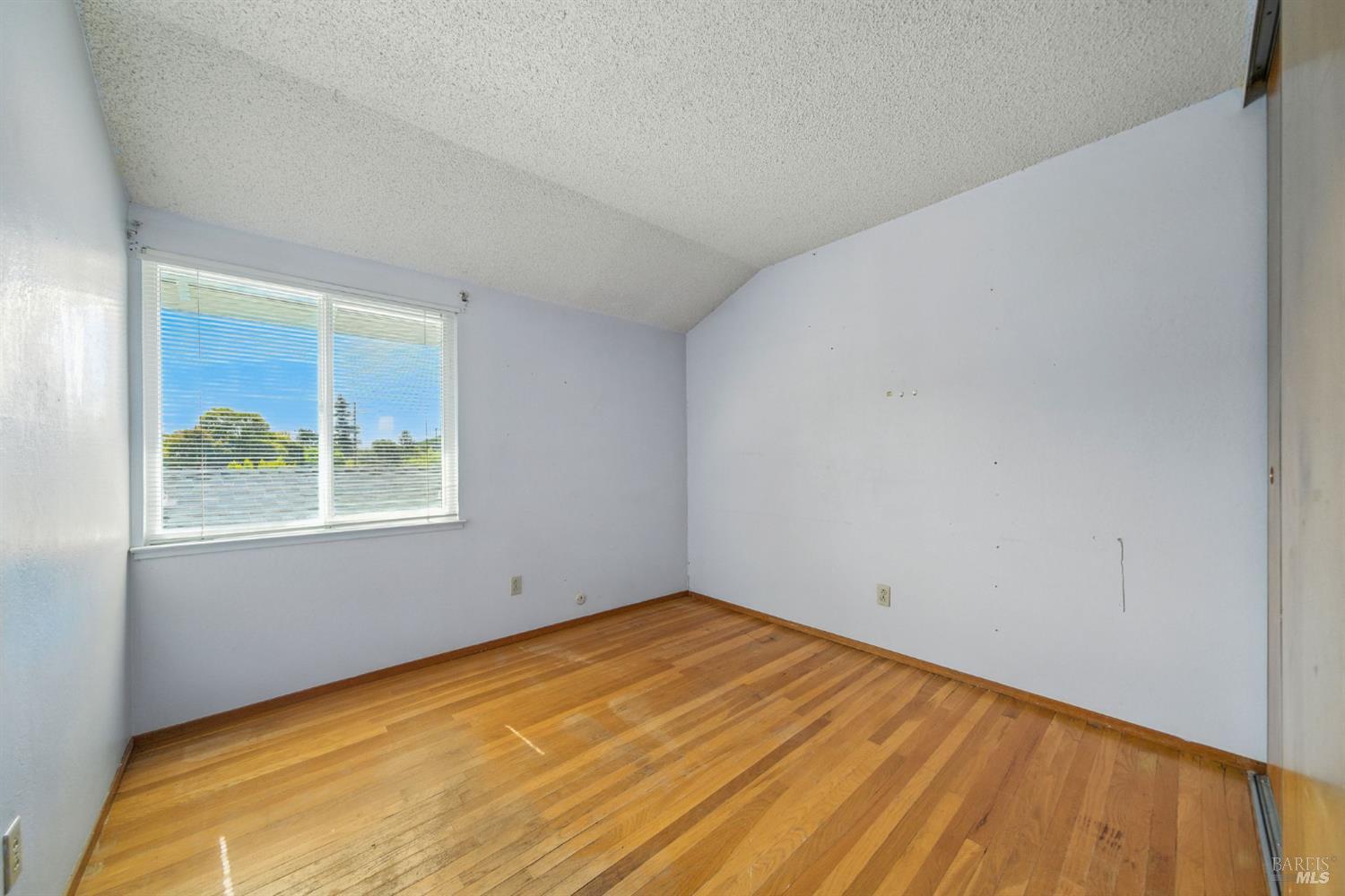 Detail Gallery Image 25 of 51 For 2559 Las Gallinas Ave, San Rafael,  CA 94903 - 5 Beds | 2/1 Baths