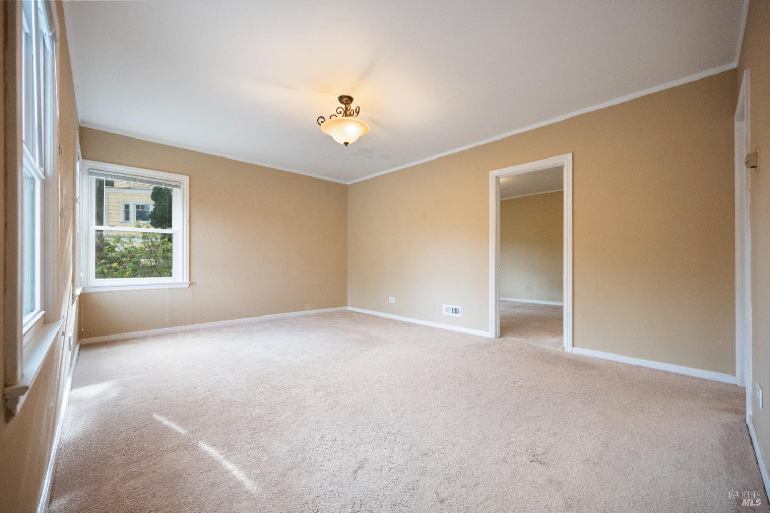 Detail Gallery Image 5 of 24 For 142 Bungalow Ave, San Rafael,  CA 94901 - – Beds | – Baths