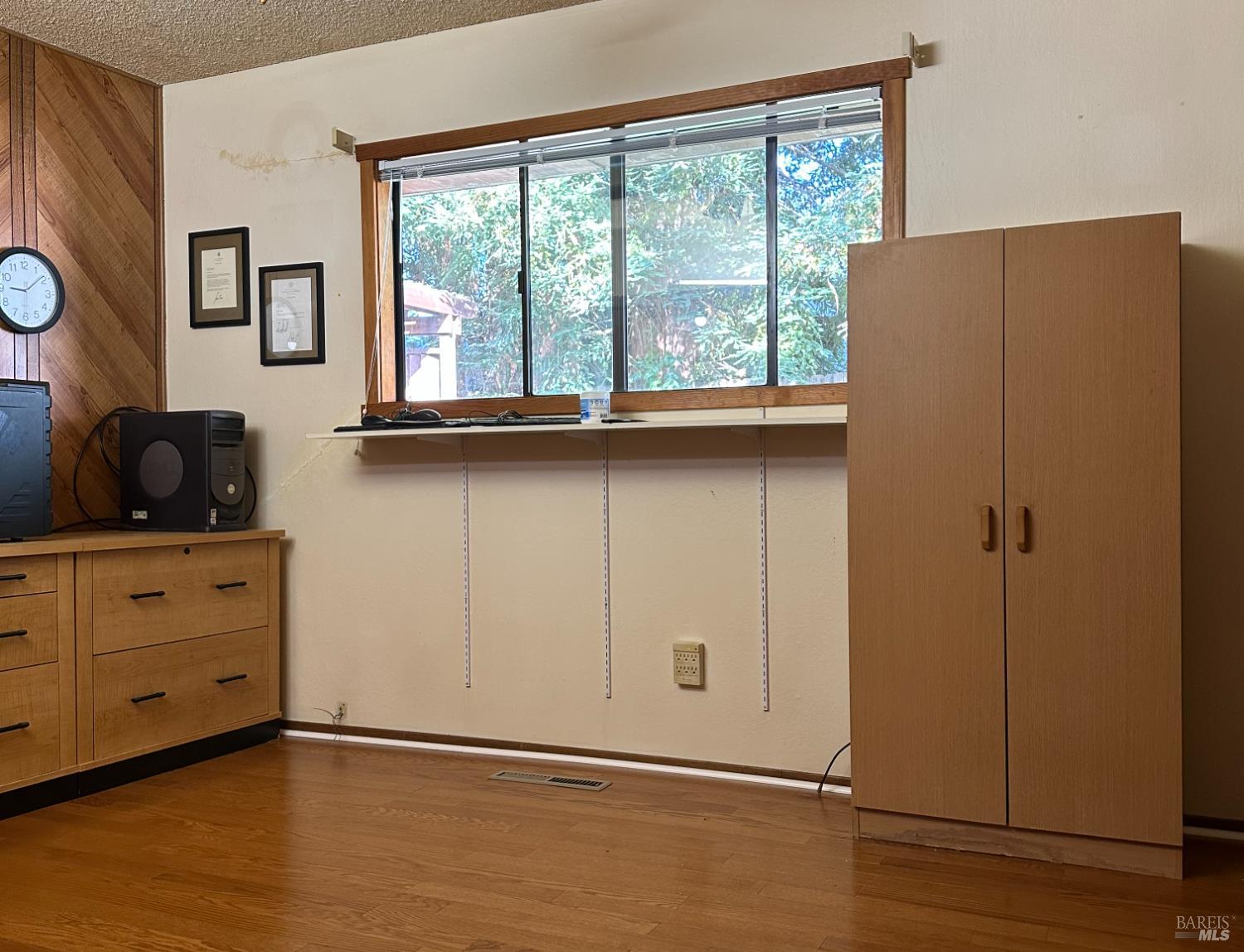 Detail Gallery Image 30 of 53 For 2013 Knight Ave, Petaluma,  CA 94954 - 3 Beds | 2 Baths