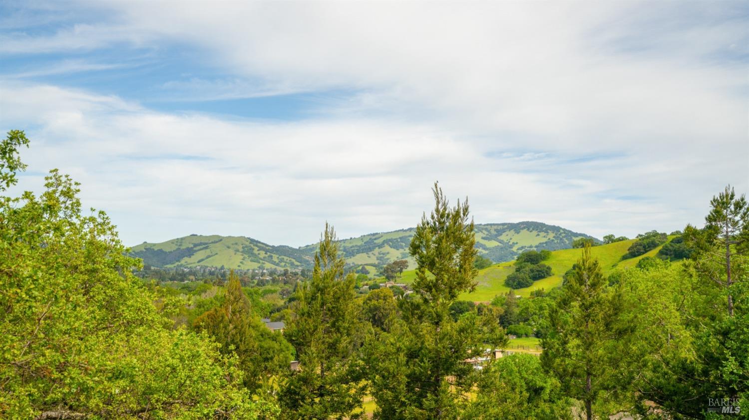 Detail Gallery Image 13 of 75 For 55 Wildwood Ln, Novato,  CA 94947 - 4 Beds | 4/1 Baths
