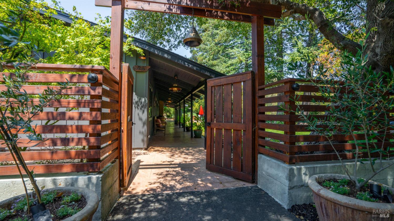 Detail Gallery Image 4 of 90 For 23 Country Club Dr, Fairfield,  CA 94534 - 4 Beds | 4 Baths