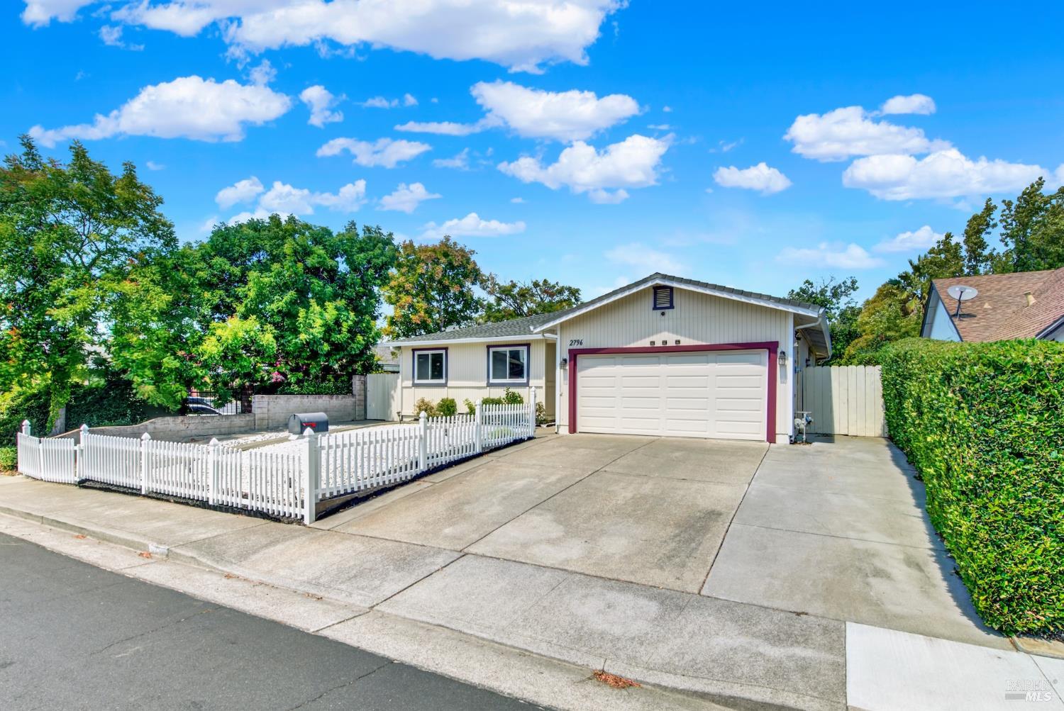 Detail Gallery Image 2 of 35 For 2796 Mankas Blvd, Fairfield,  CA 94534 - 3 Beds | 2 Baths