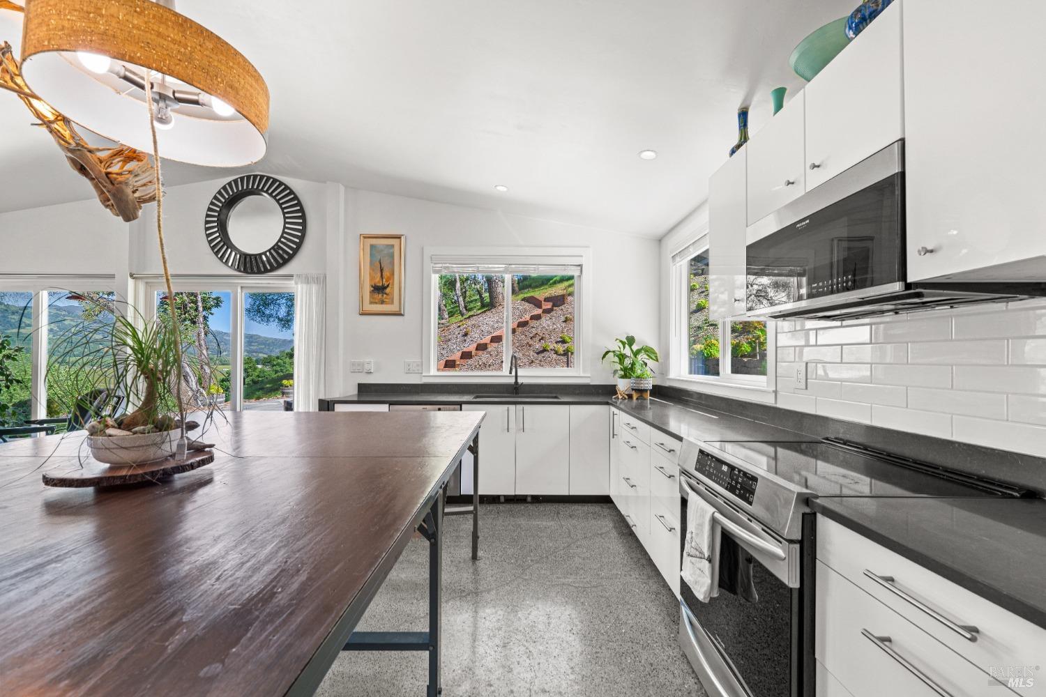 Detail Gallery Image 27 of 58 For 22855 Chianti Rd, Geyserville,  CA 95441 - 5 Beds | 3/1 Baths