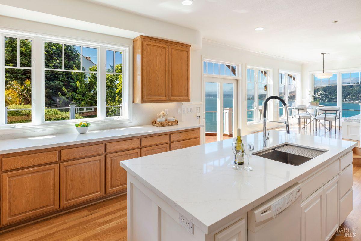 Detail Gallery Image 13 of 61 For 335 Golden Gate Ave, Belvedere,  CA 94920 - 4 Beds | 4/1 Baths