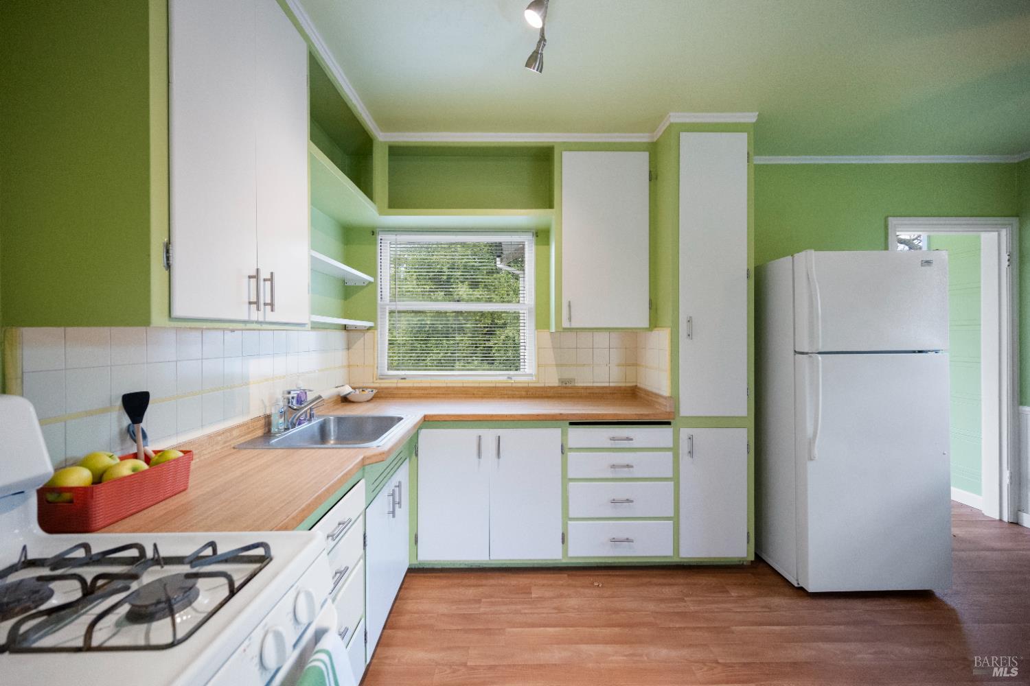 Detail Gallery Image 12 of 24 For 142 Bungalow Ave, San Rafael,  CA 94901 - – Beds | – Baths