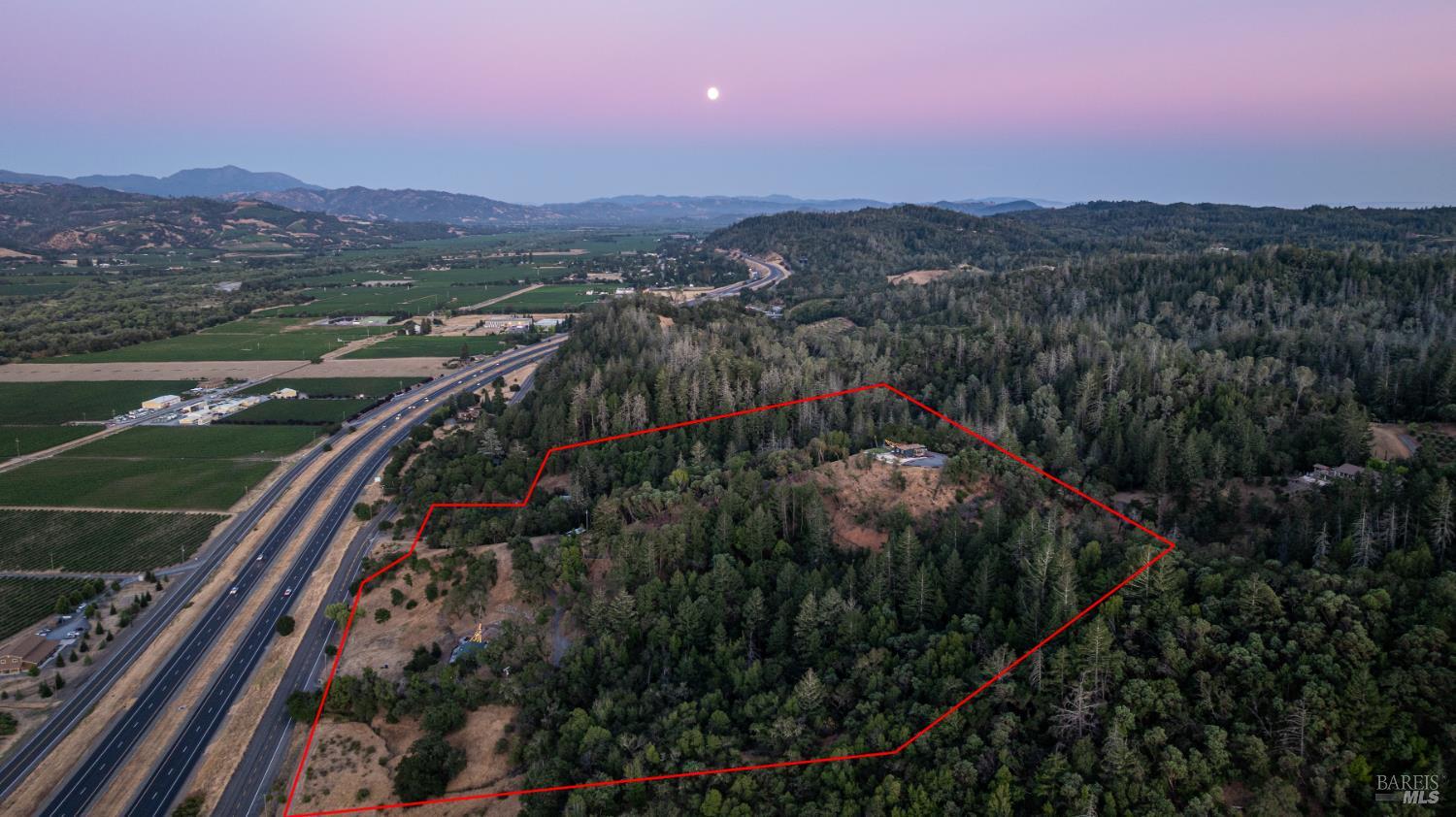 Detail Gallery Image 4 of 58 For 22855 Chianti Rd, Geyserville,  CA 95441 - 5 Beds | 3/1 Baths