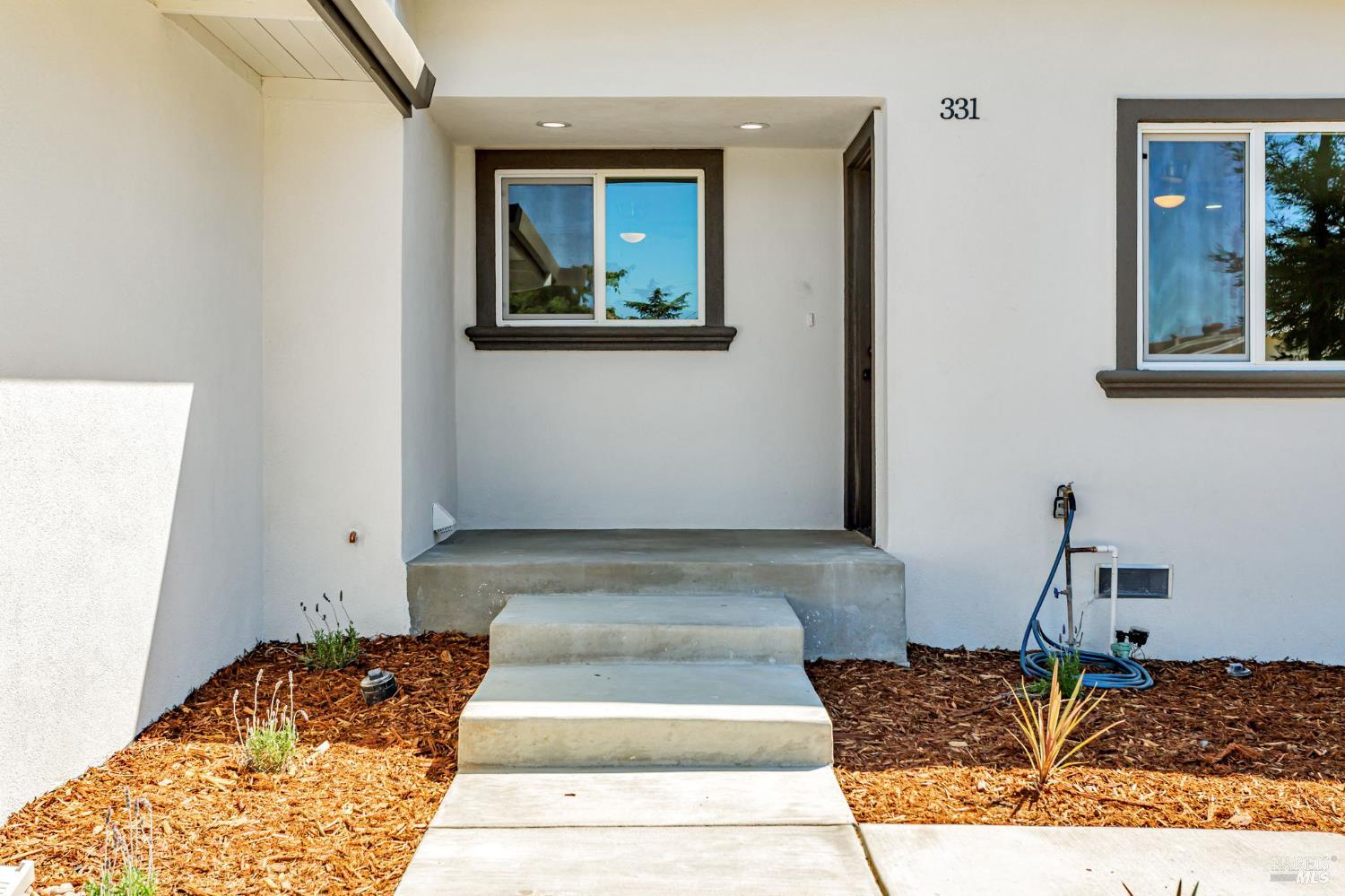 Detail Gallery Image 4 of 33 For 331 N West St, Vacaville,  CA 95688 - 3 Beds | 2 Baths