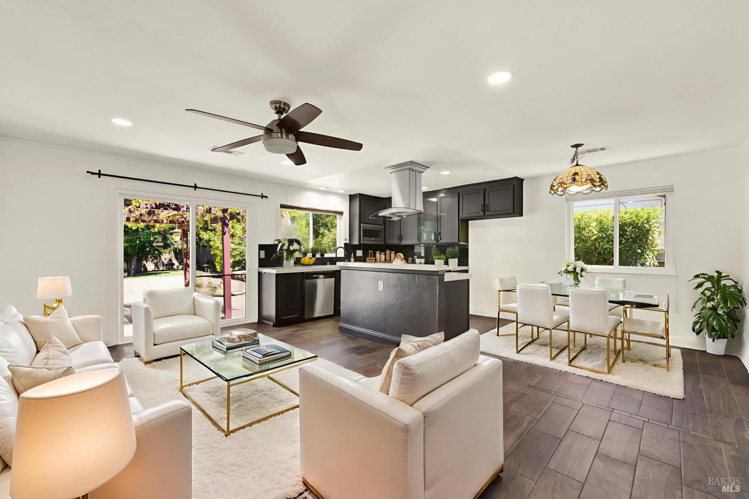 Detail Gallery Image 7 of 35 For 2796 Mankas Blvd, Fairfield,  CA 94534 - 3 Beds | 2 Baths