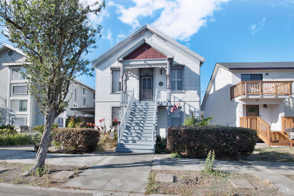 Detail Gallery Image 1 of 42 For 141 E F St, Benicia,  CA 94510 - 2 Beds | 3 Baths
