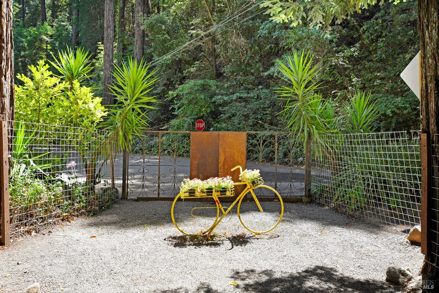 Detail Gallery Image 8 of 38 For 15607 Old Cazadero Rd, Guerneville,  CA 95446 - 1 Beds | 2 Baths