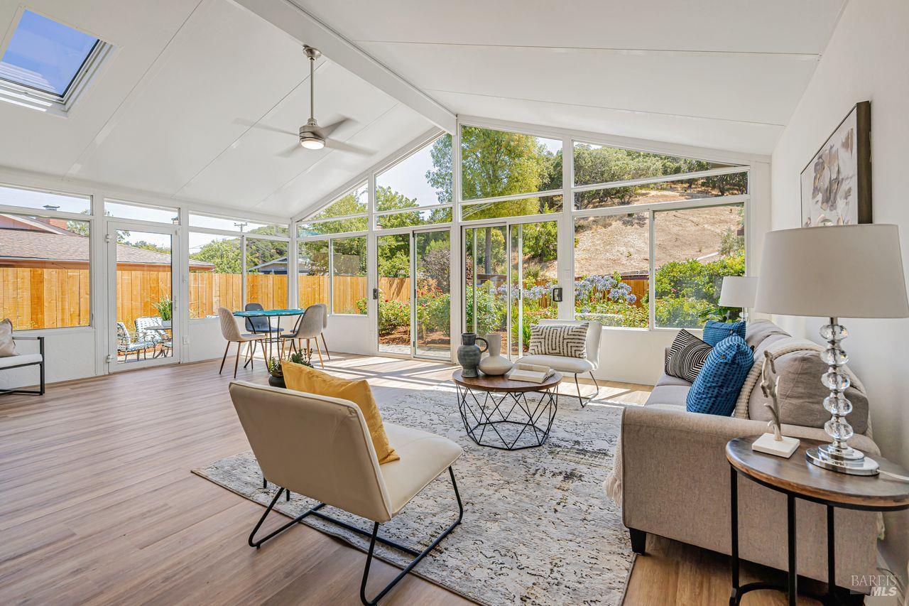 Detail Gallery Image 11 of 38 For 2180 Las Gallinas Ave, San Rafael,  CA 94903 - 3 Beds | 2 Baths