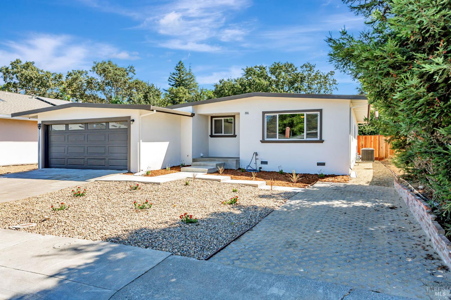 Detail Gallery Image 3 of 33 For 331 N West St, Vacaville,  CA 95688 - 3 Beds | 2 Baths