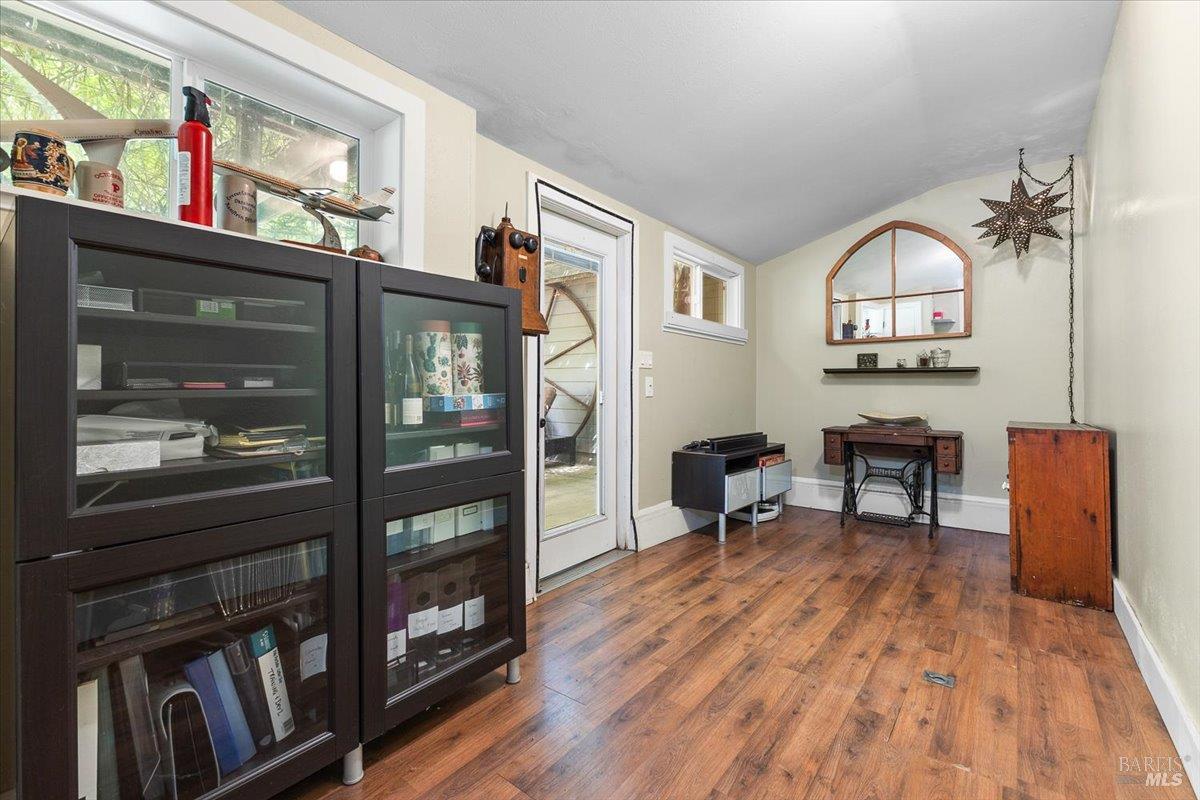 Detail Gallery Image 22 of 34 For 421 University St, Healdsburg,  CA 95448 - 3 Beds | 2/1 Baths