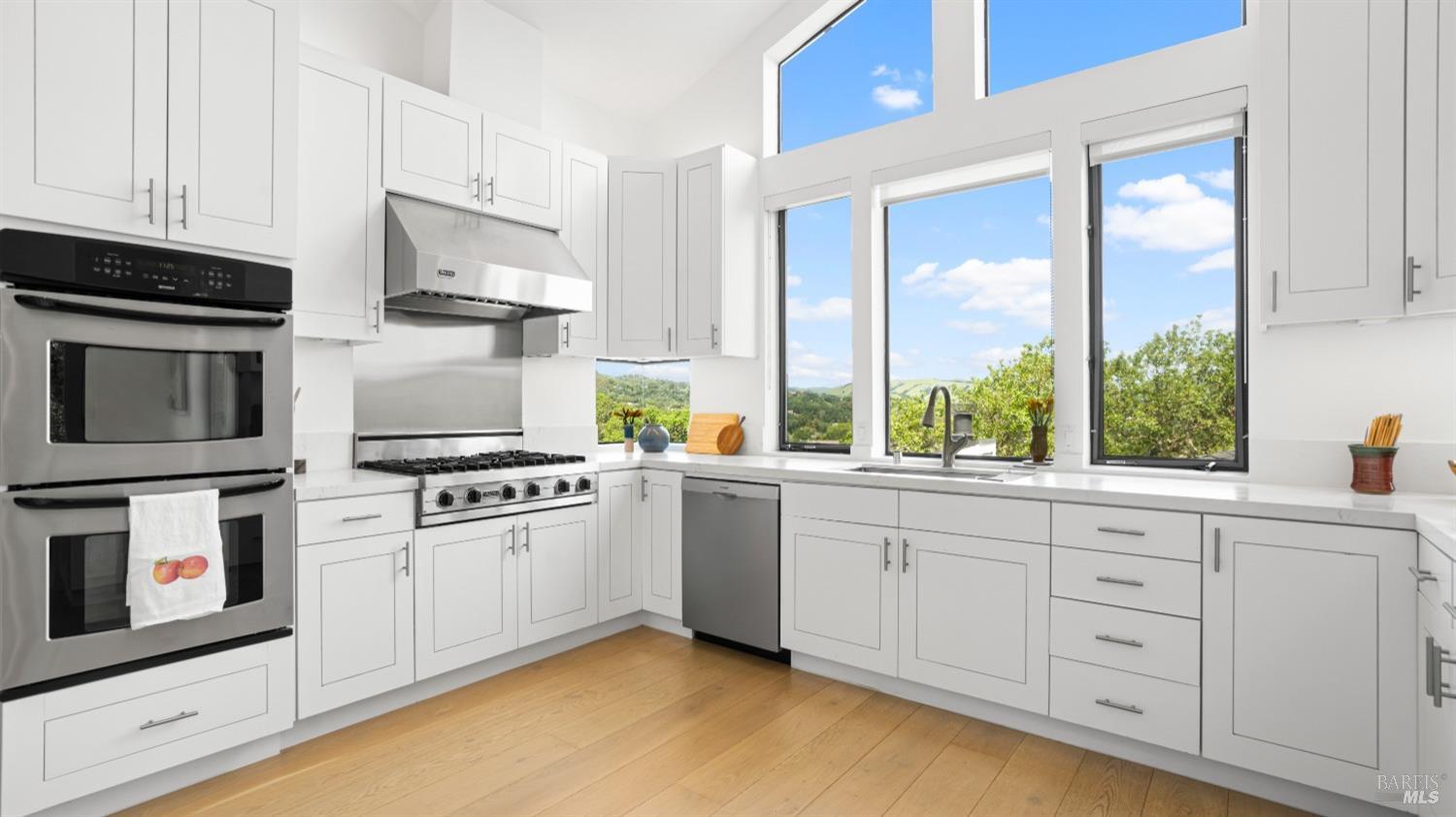 Detail Gallery Image 15 of 75 For 55 Wildwood Ln, Novato,  CA 94947 - 4 Beds | 4/1 Baths