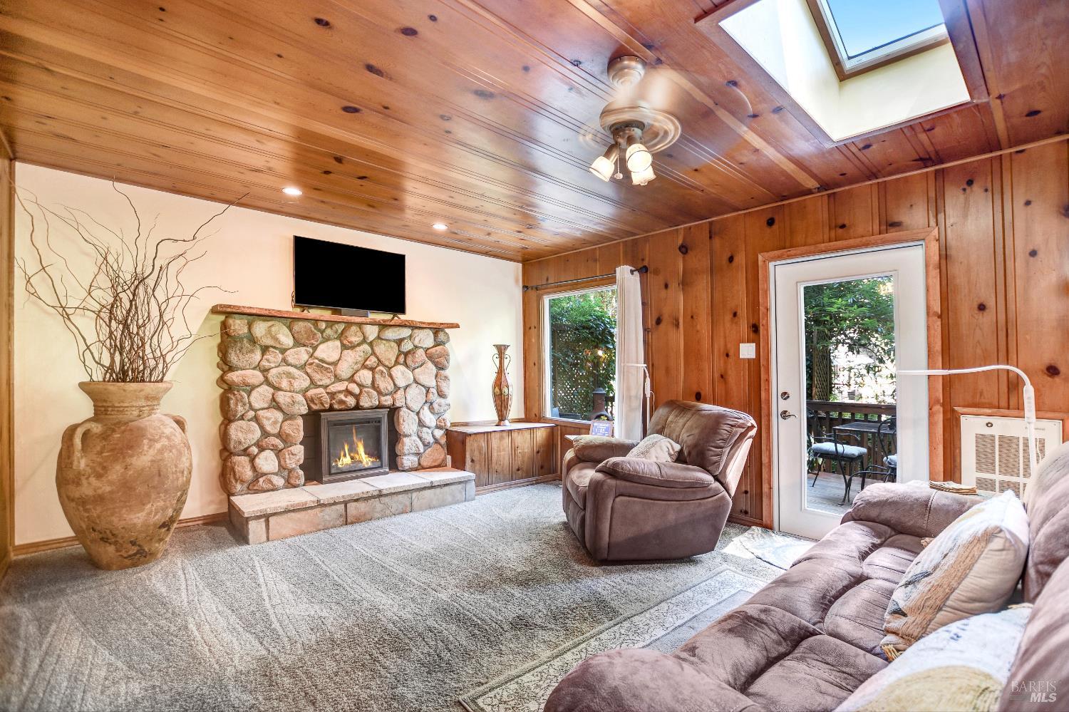 Detail Gallery Image 13 of 38 For 15607 Old Cazadero Rd, Guerneville,  CA 95446 - 1 Beds | 2 Baths