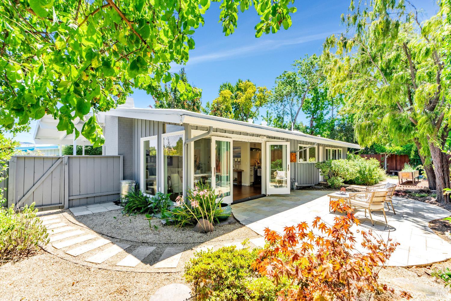 Detail Gallery Image 17 of 23 For 555 Wisteria Way, San Rafael,  CA 94903 - 3 Beds | 2 Baths