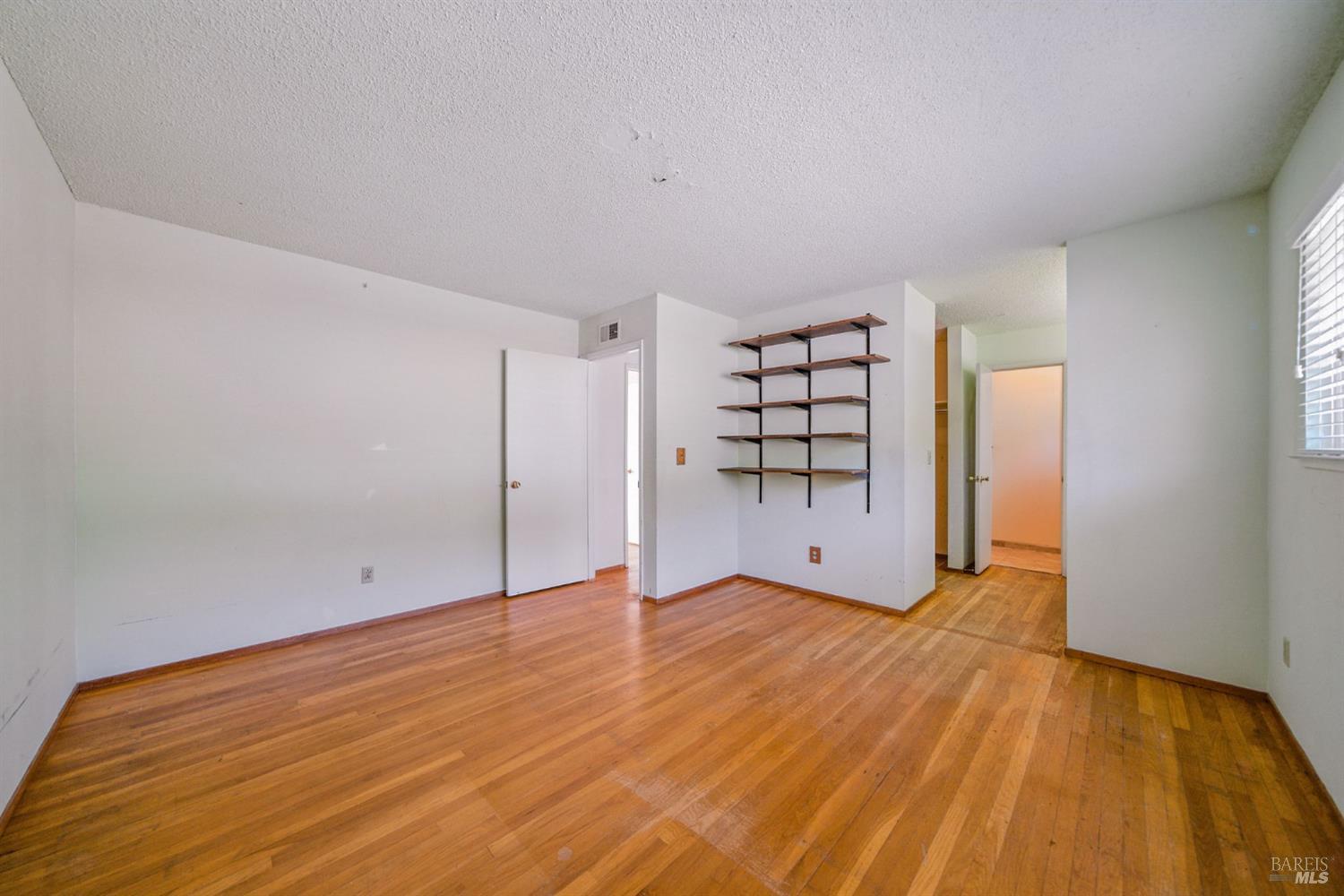 Detail Gallery Image 14 of 51 For 2559 Las Gallinas Ave, San Rafael,  CA 94903 - 5 Beds | 2/1 Baths