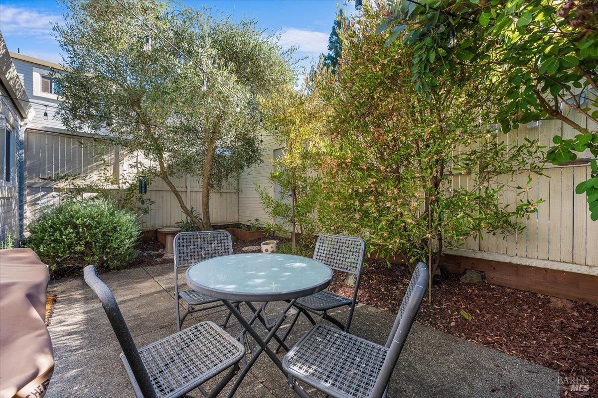 Detail Gallery Image 31 of 39 For 2707 Lakeview Dr, Santa Rosa,  CA 95405 - 2 Beds | 1 Baths