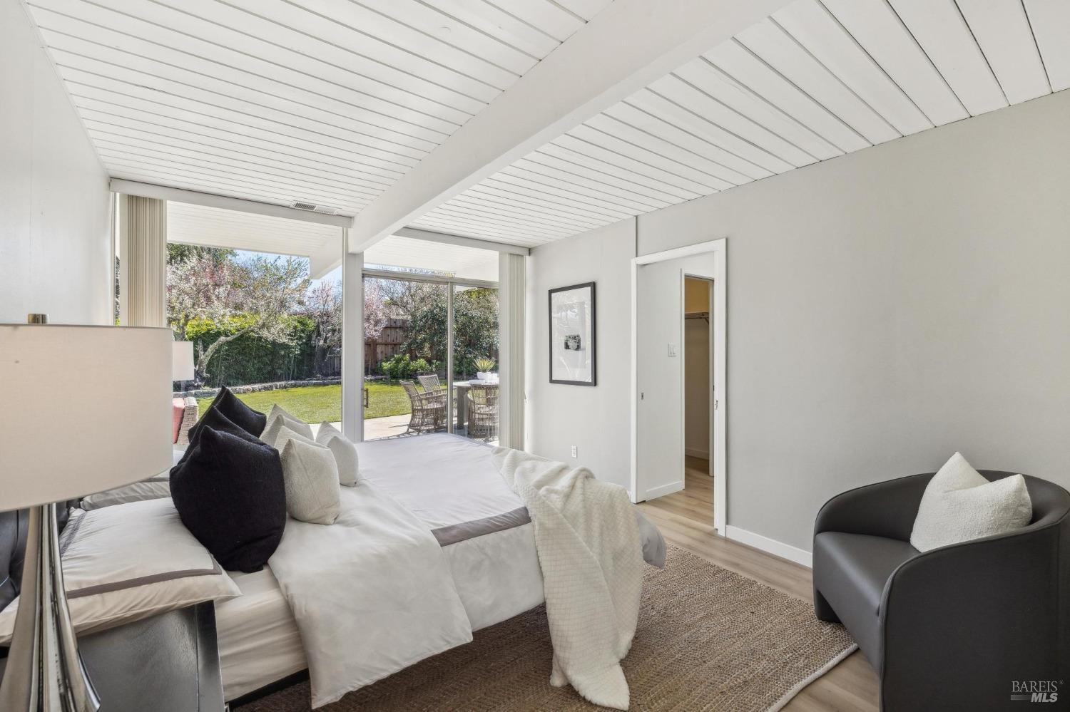 Detail Gallery Image 32 of 47 For 35 Golden Hinde Blvd, San Rafael,  CA 94903 - 4 Beds | 2 Baths