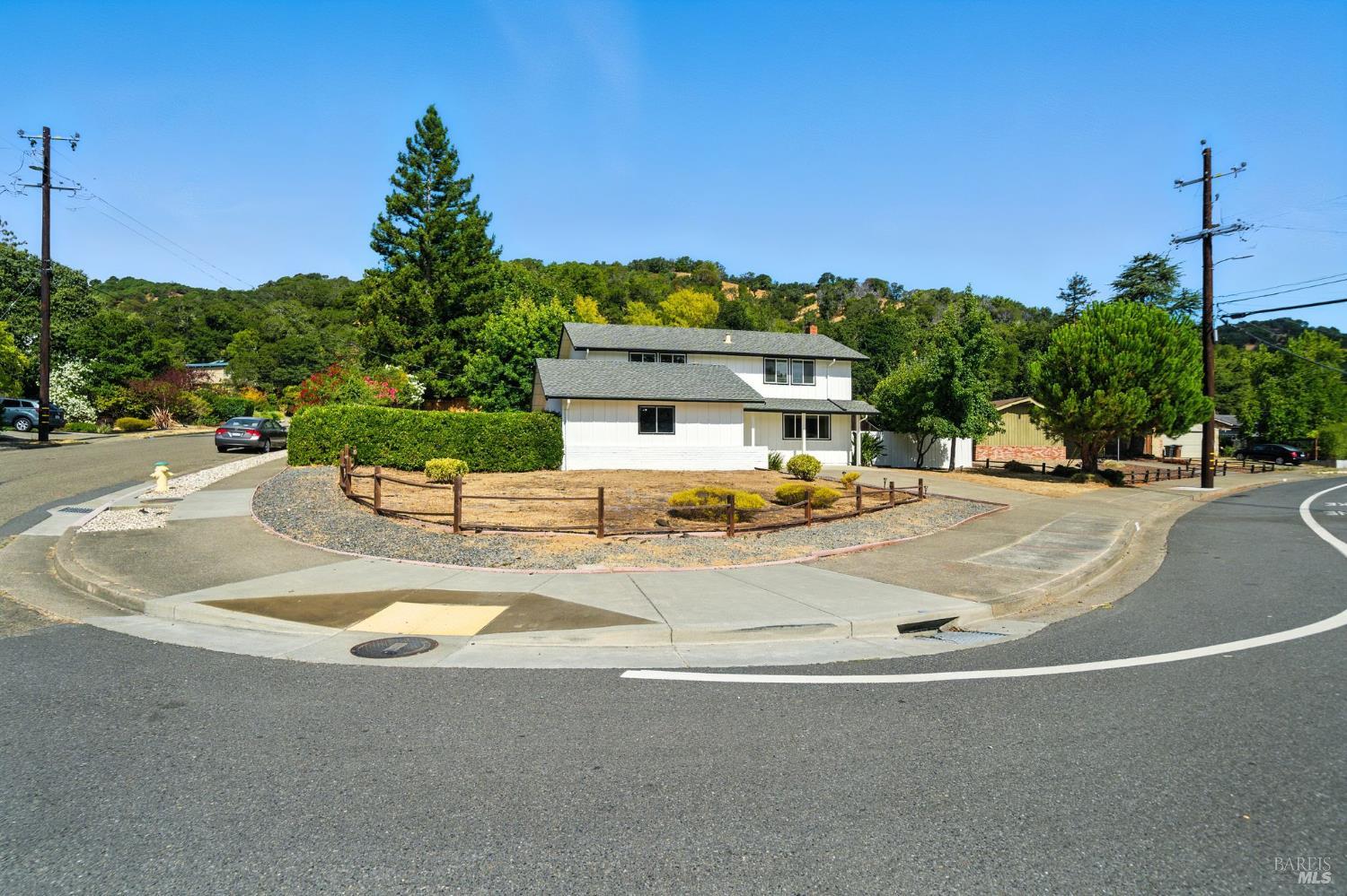 Detail Gallery Image 41 of 51 For 2559 Las Gallinas Ave, San Rafael,  CA 94903 - 5 Beds | 2/1 Baths