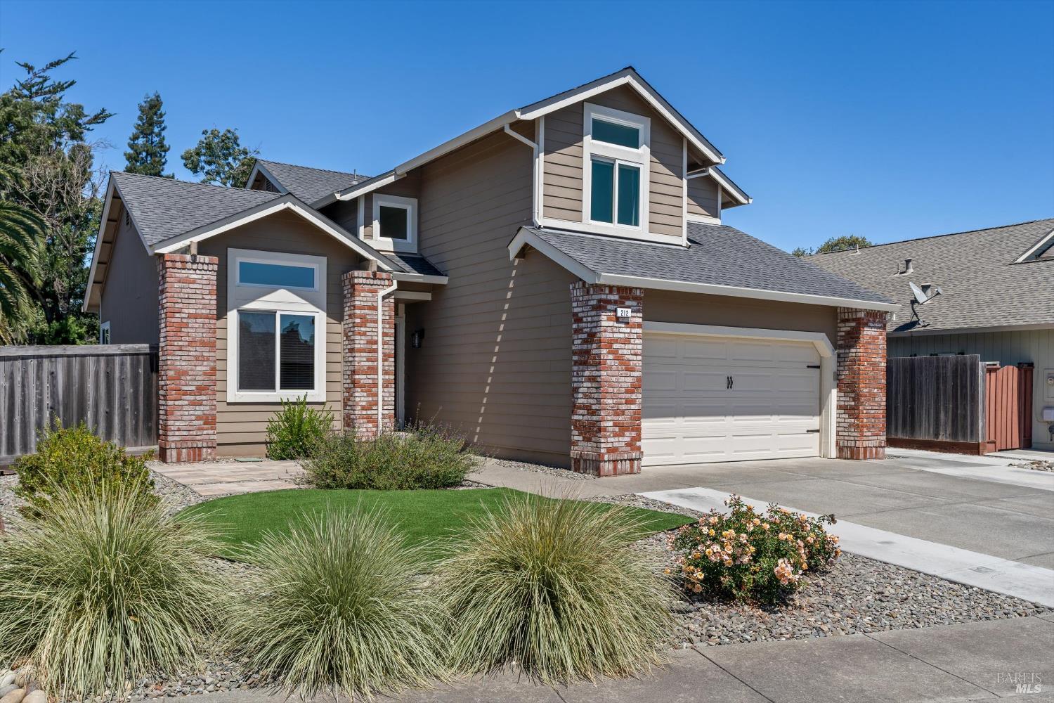 Detail Gallery Image 2 of 35 For 212 Mendelssohn Ct, Cotati,  CA 94931 - 3 Beds | 2/1 Baths