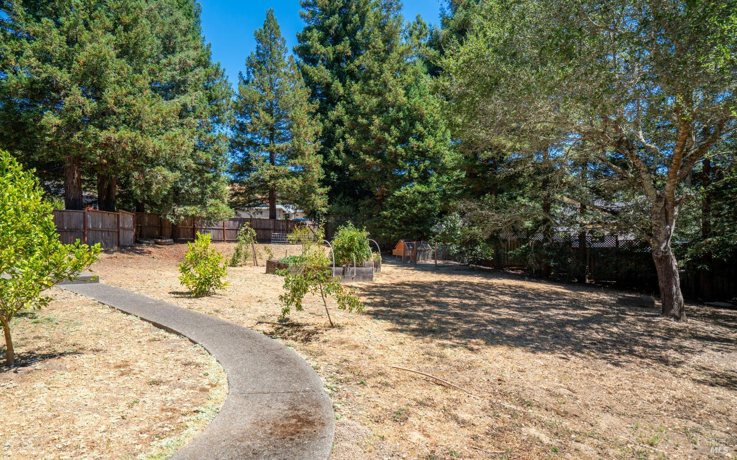 Detail Gallery Image 25 of 29 For 219 Burgundy Rd, Healdsburg,  CA 95448 - 4 Beds | 2 Baths