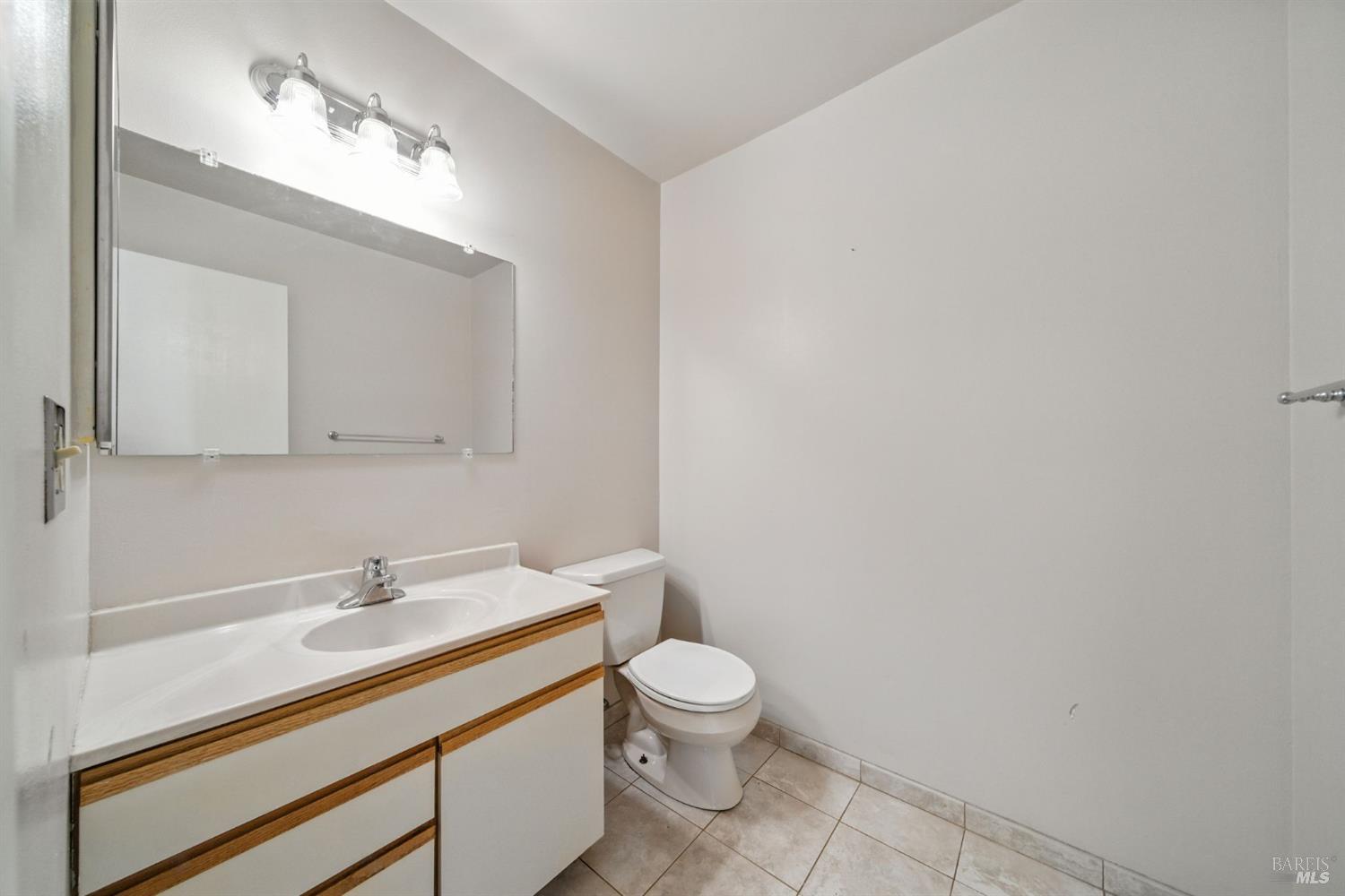 Detail Gallery Image 10 of 51 For 2559 Las Gallinas Ave, San Rafael,  CA 94903 - 5 Beds | 2/1 Baths