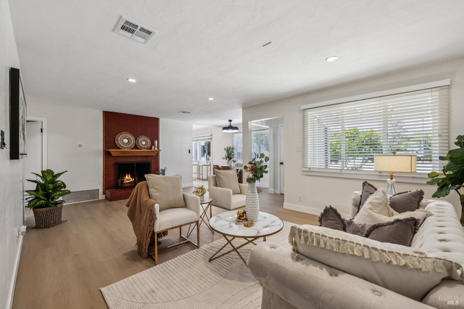 Detail Gallery Image 8 of 38 For 846 Wilmac Ave, Novato,  CA 94947 - – Beds | – Baths
