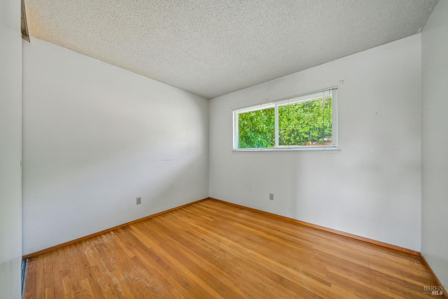 Detail Gallery Image 23 of 51 For 2559 Las Gallinas Ave, San Rafael,  CA 94903 - 5 Beds | 2/1 Baths