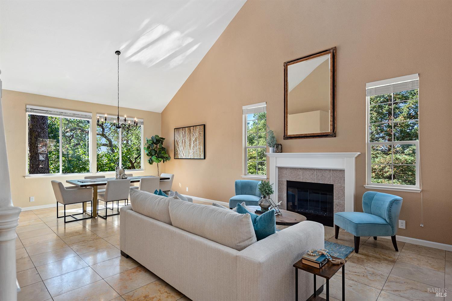 Detail Gallery Image 11 of 35 For 1209 Davida Ct, Windsor,  CA 95492 - 5 Beds | 3 Baths