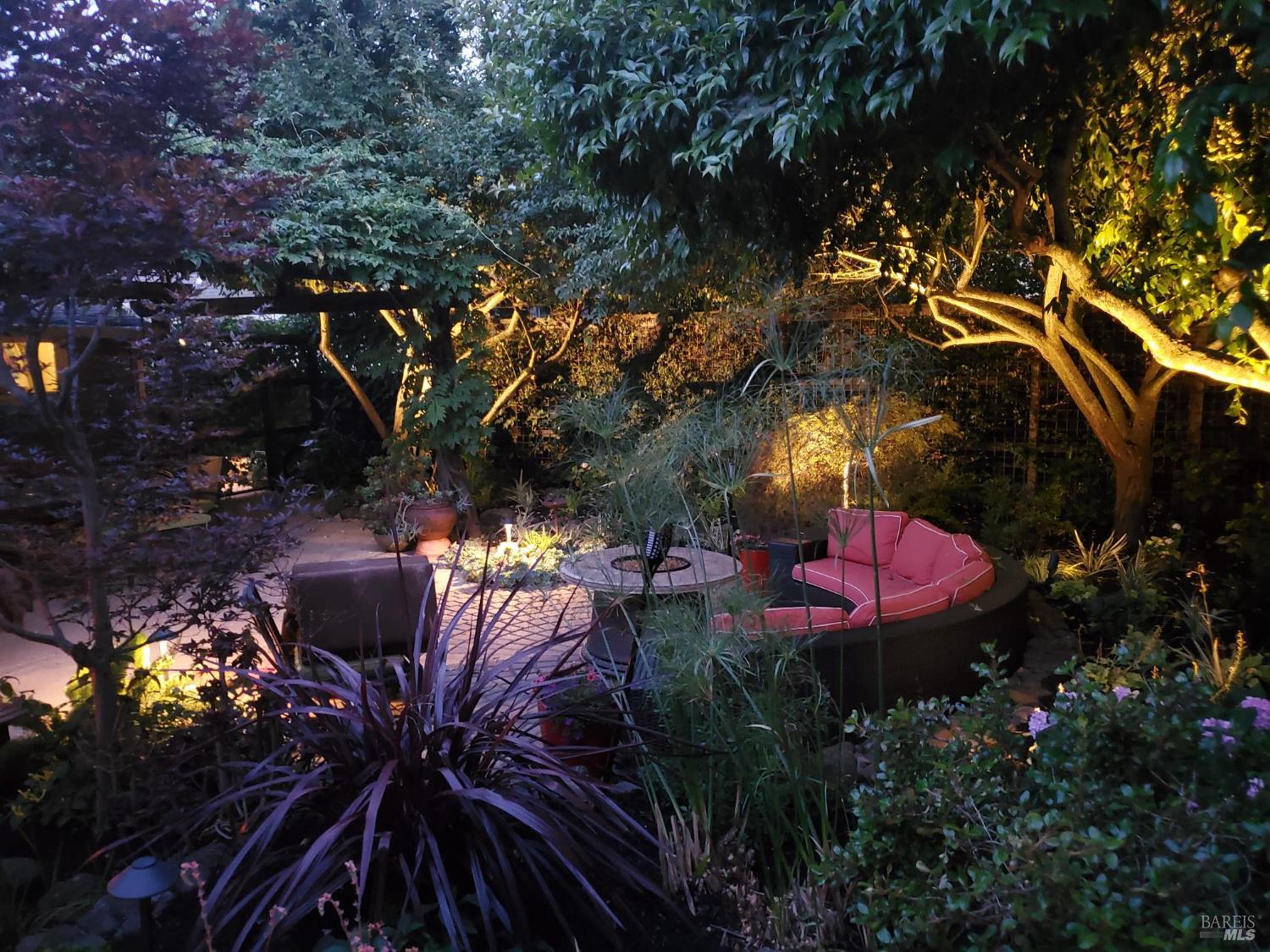 Detail Gallery Image 29 of 34 For 421 University St, Healdsburg,  CA 95448 - 3 Beds | 2/1 Baths