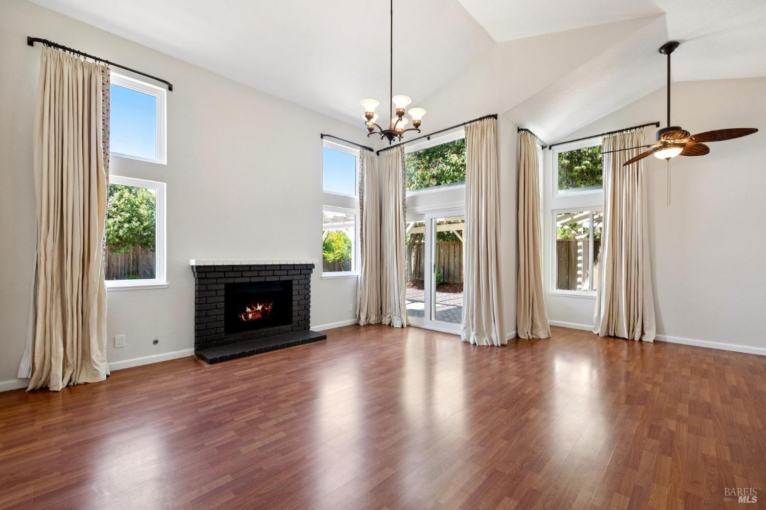 Detail Gallery Image 10 of 82 For 772 Barton Way, Benicia,  CA 94510 - 3 Beds | 2 Baths