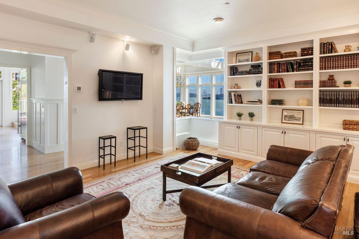 Detail Gallery Image 16 of 61 For 335 Golden Gate Ave, Belvedere,  CA 94920 - 4 Beds | 4/1 Baths