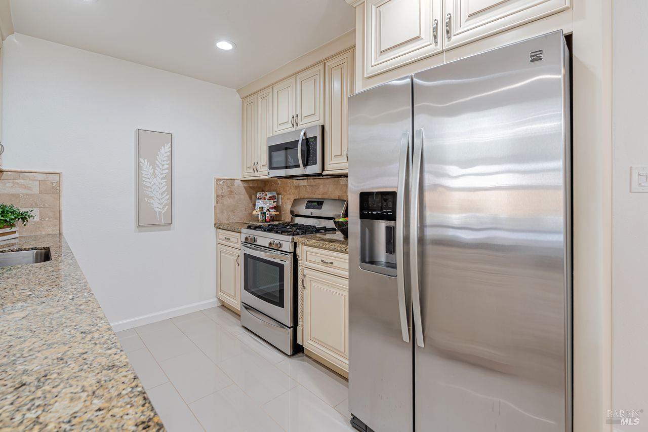 Detail Gallery Image 18 of 38 For 2180 Las Gallinas Ave, San Rafael,  CA 94903 - 3 Beds | 2 Baths