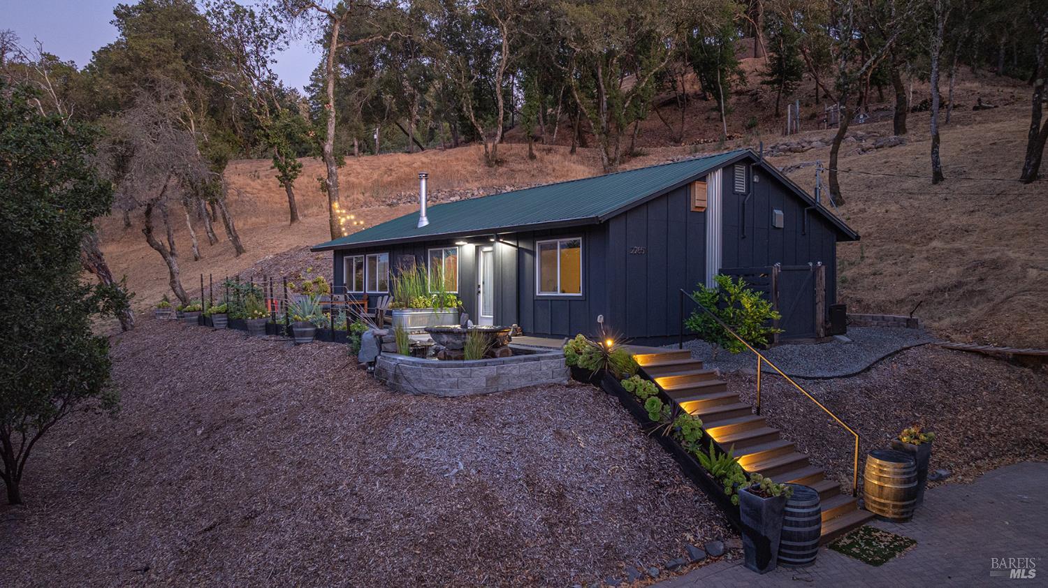 Detail Gallery Image 2 of 58 For 22855 Chianti Rd, Geyserville,  CA 95441 - 5 Beds | 3/1 Baths