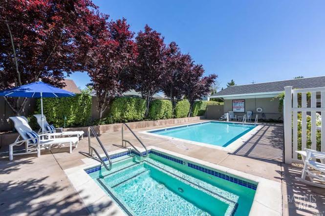 Detail Gallery Image 27 of 33 For 63 Oakwood Dr, Petaluma,  CA 94954 - 3 Beds | 2 Baths